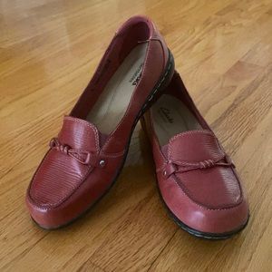 Red Clarks Bendables Loafers - 6.5W
